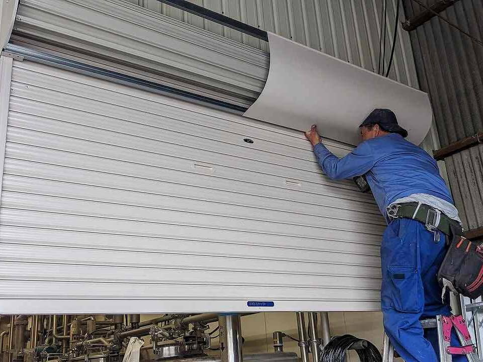 手動シャッター取付工事|和歌山・南大阪 工場工事・設備メンテナンス.com