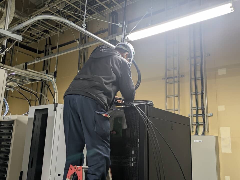 光ケーブル新設工事|和歌山・南大阪 工場工事・設備メンテナンス. com